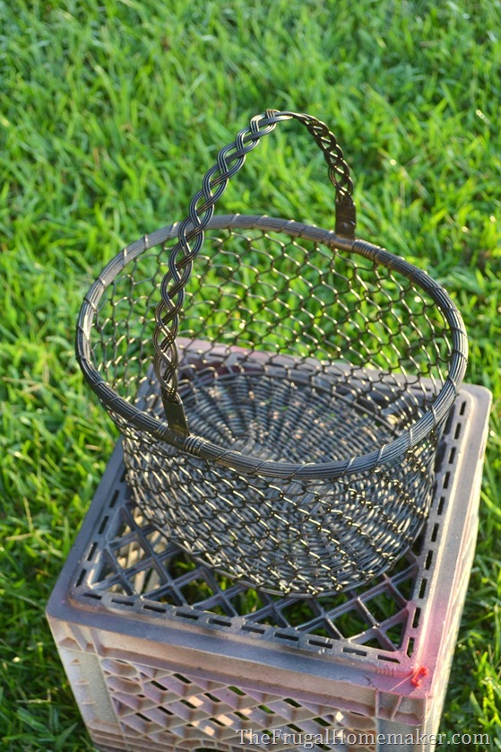 Yard sale basket spray paint makeover