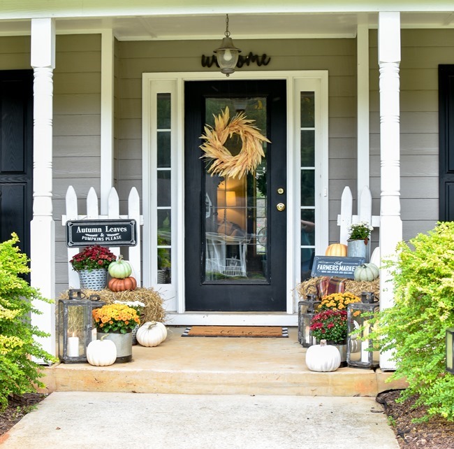 Farmhouse fall front porch with lots of mums, hay and pumpkins-16 Farmhouse fall front porch with lots of mums, hay and pumpkins-16