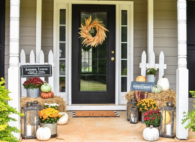Farmhouse fall front porch with lots of mums, hay and pumpkins-31 Farmhouse fall front porch with lots of mums, hay and pumpkins-31
