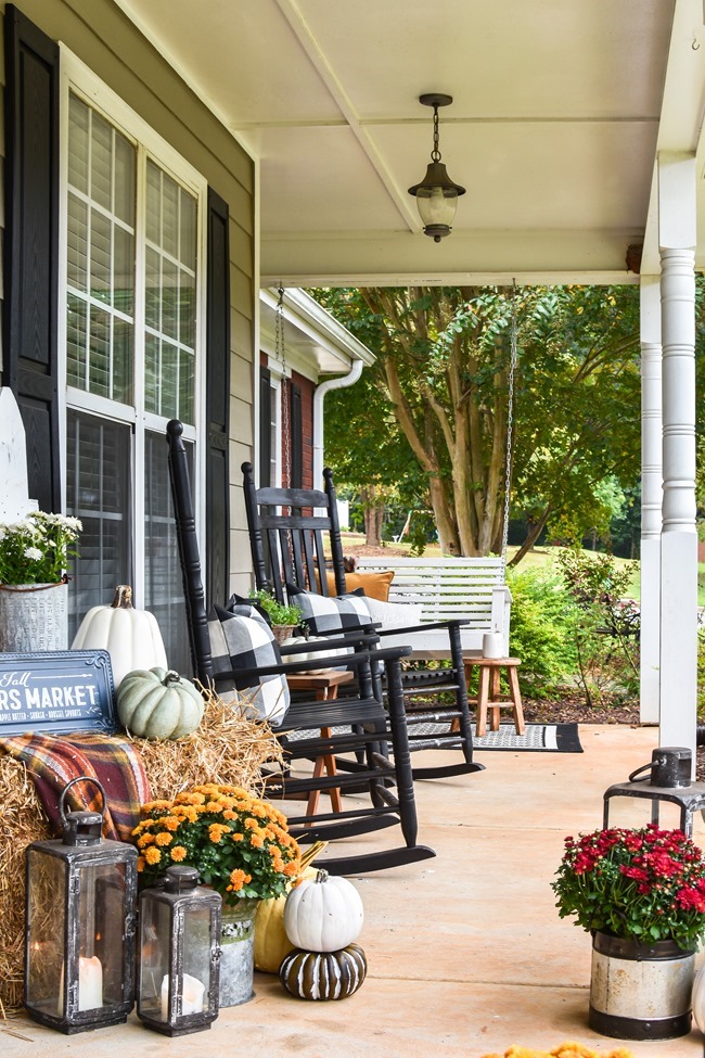 Farmhouse fall front porch with lots of mums, hay and pumpkins-37 Farmhouse fall front porch with lots of mums, hay and pumpkins-37