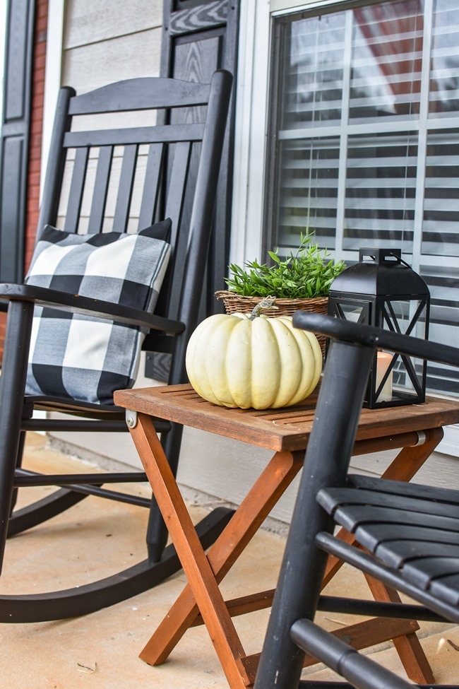 Farmhouse fall front porch with lots of mums, hay and pumpkins-8 Farmhouse fall front porch with lots of mums, hay and pumpkins-8